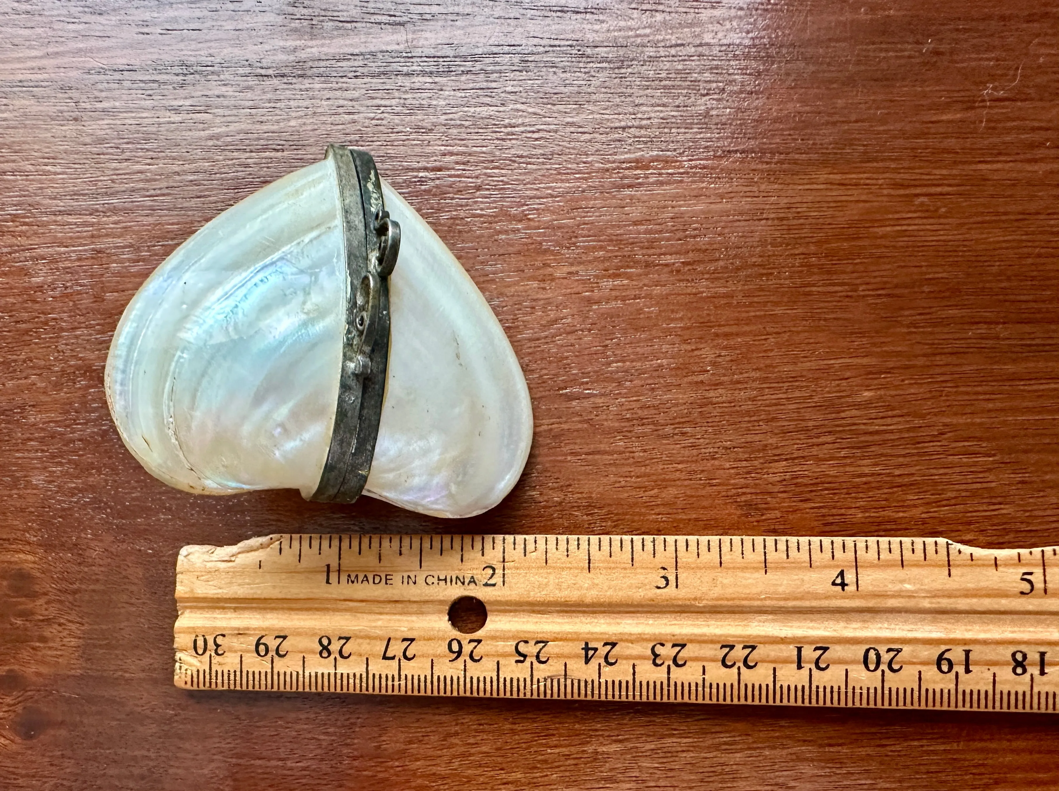 Vintage MOP Mother of Pearl Shell Heart Shaped Jewelry Trinket Box Hinged